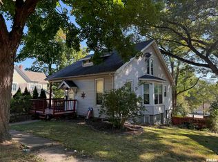 212 S 9th St, Petersburg, IL 62675