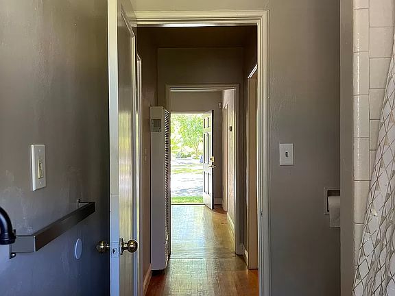 4th image of 2757 Freeport Blvd