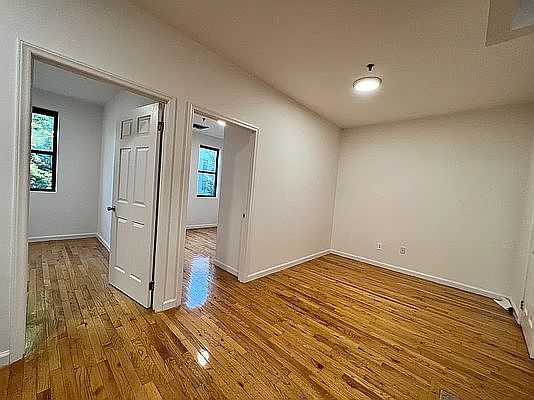 4th image of 208 Meserole St APT 4