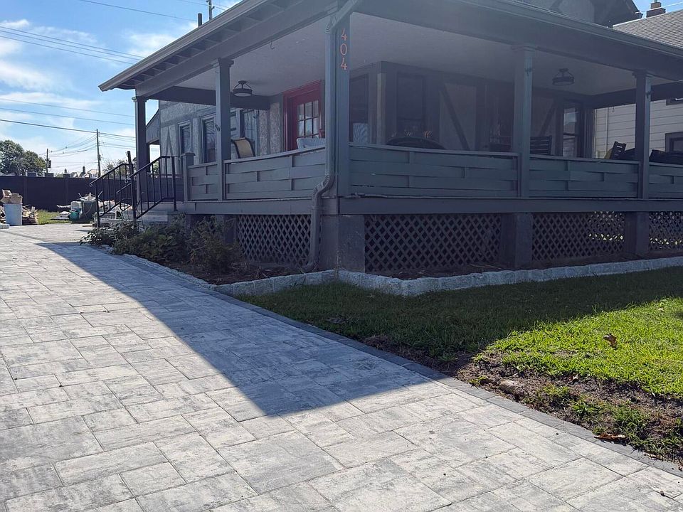 1st image of 404 Lake Dr