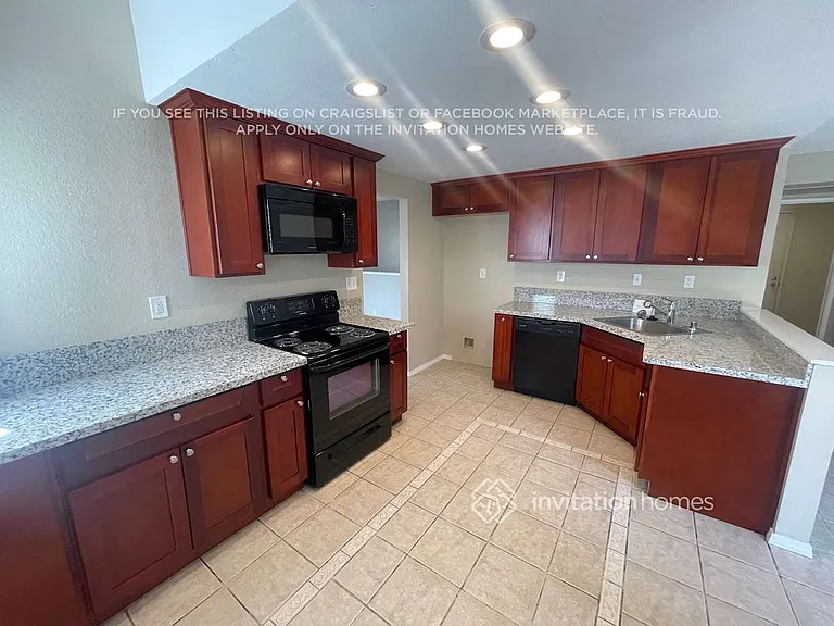 102 Vanessa St — Photo 4