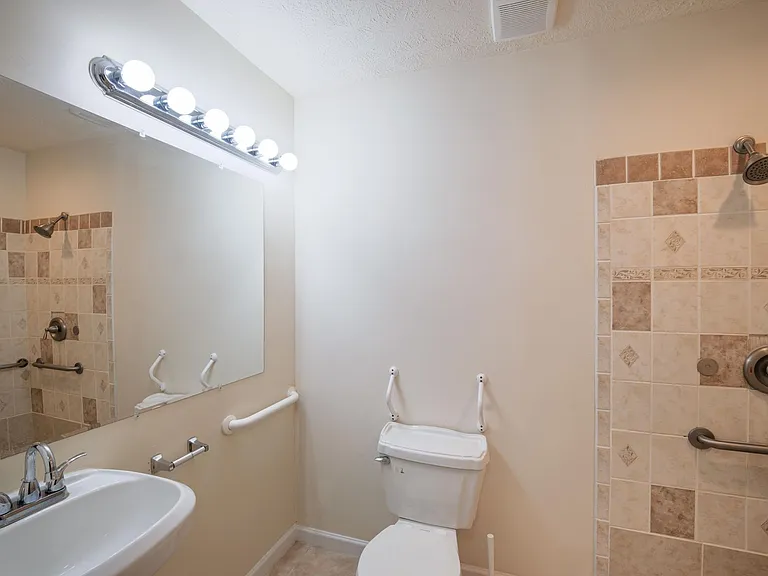 5640 Waterford Ct — Photo 15