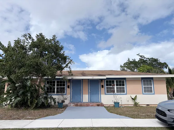 213 SE 9th St, Delray Beach, FL 33483