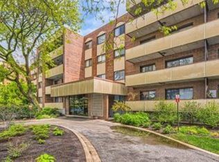 9242 Gross Point Rd APT 107, Skokie, IL