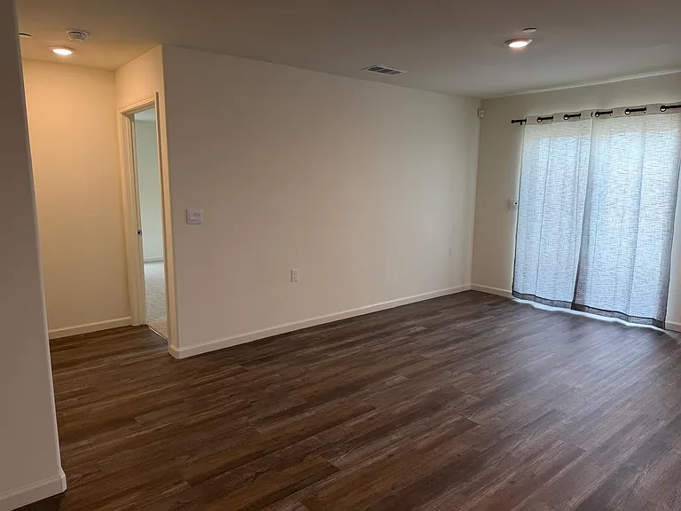 663 Skyler Ln — Photo 9