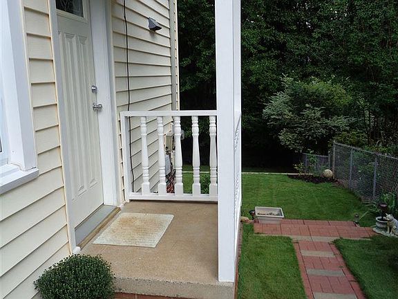 3rd image of 15 Wilshire Dr