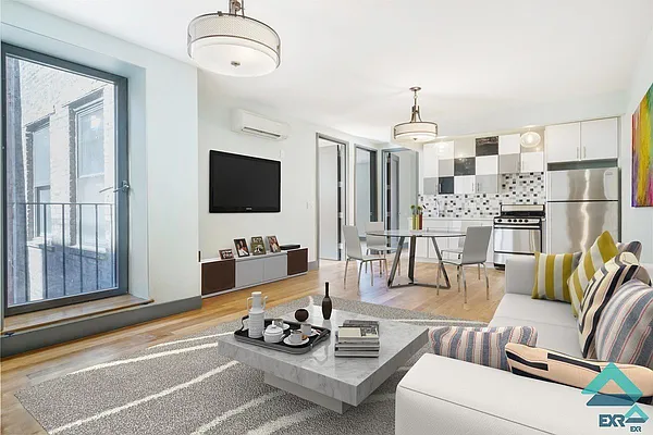 Rented by EXR | media 80