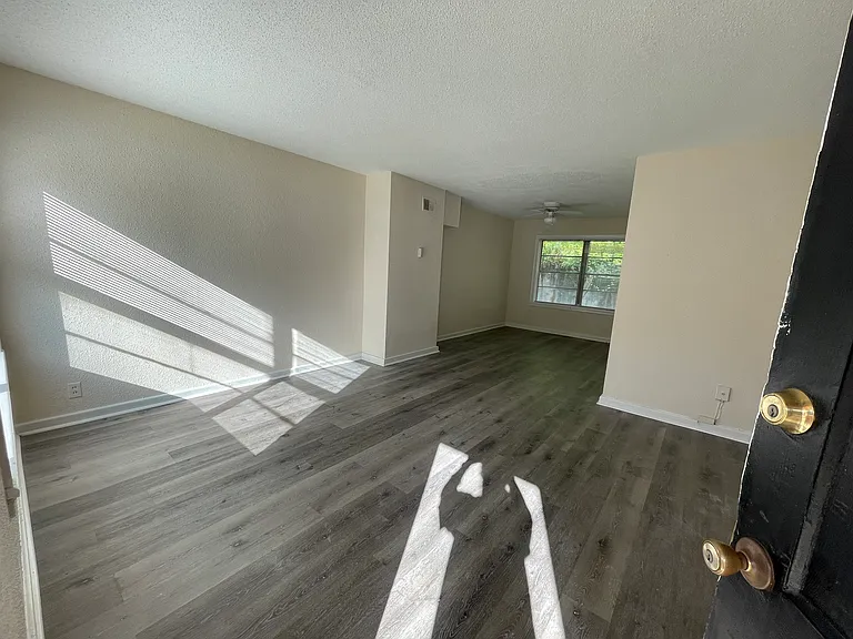 1623 Valley Ave — Photo 9