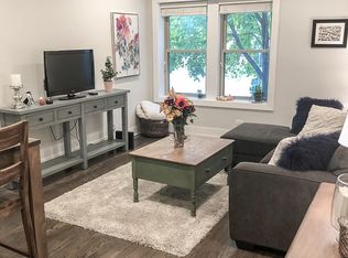3910 N Janssen Ave #2F, Chicago, IL 60613