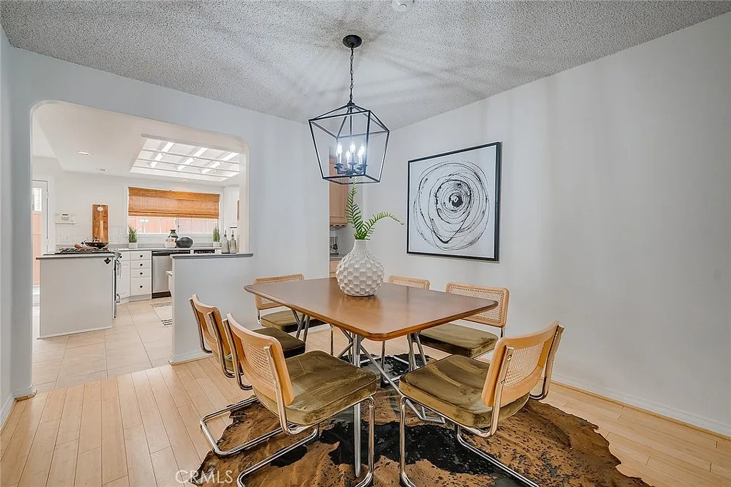 3 bed, 1838 sqft, $4,895 — Photo 4