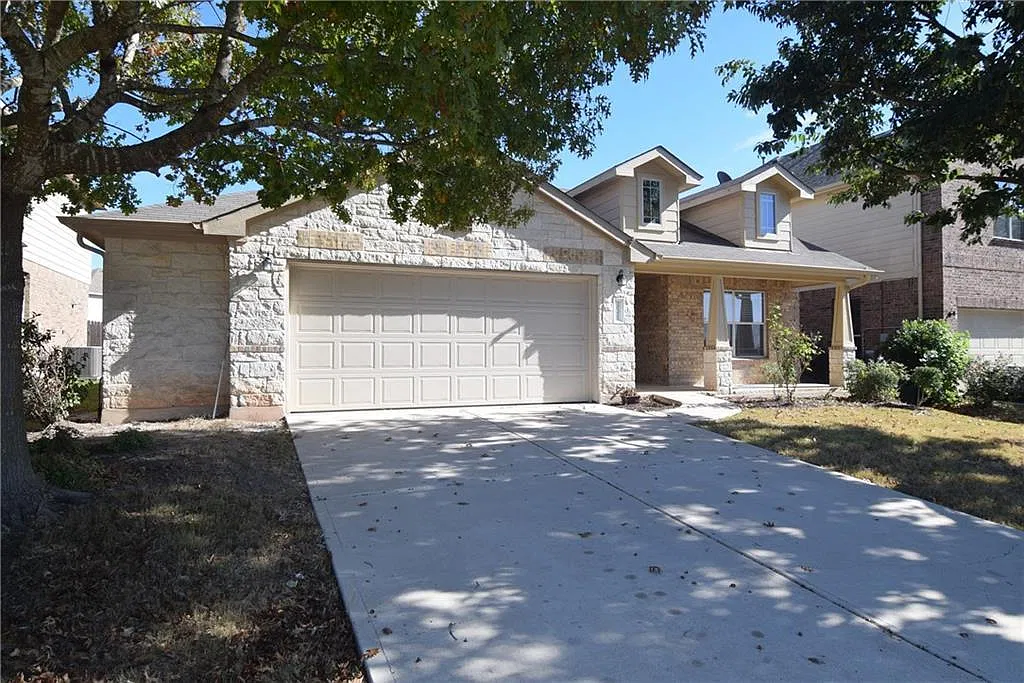 3 bed, 2.0 bath, 1915 sqft, $2,100 — Photo 2