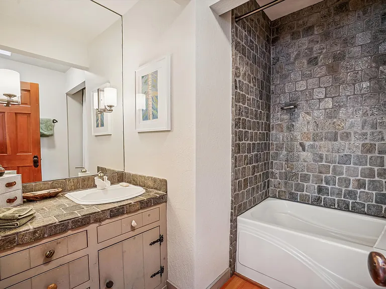 450 Tunnington Dr — Photo 12