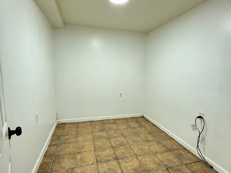 1 Beacon Pl #BASEMENT — Photo 15