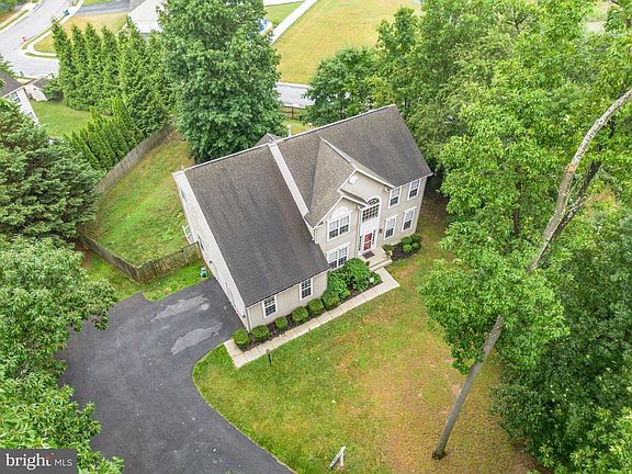 2nd image of 2805 Ridgeleigh Ct