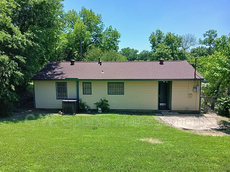 2557 Talco Dr — Photo 3