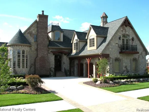 16745 Abby Cir, Northville, MI 48168