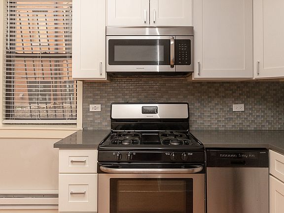 4th image of 2420 N Kedzie Blvd #B05