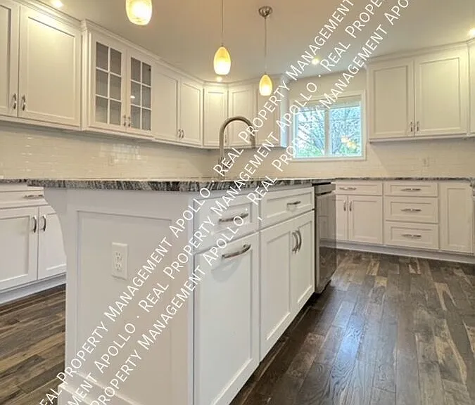 141 Victoria Ln — Photo 9