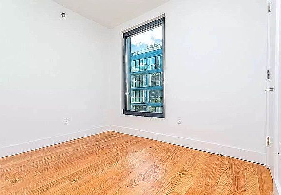 5th image of 149 Meserole St #3
