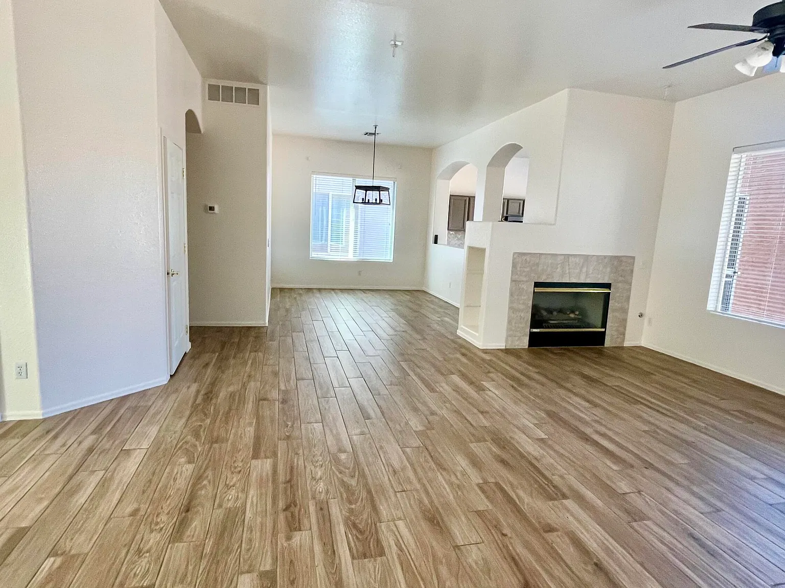 4 bed, 2.0 bath, 1939 sqft, $2,250 — Photo 3
