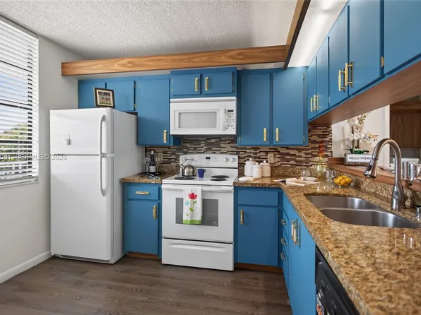 1713 Whitehall Dr APT 306, Davie, FL 33324