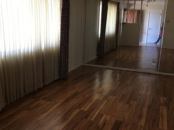 4th image of 3751 Scarlet Ave
