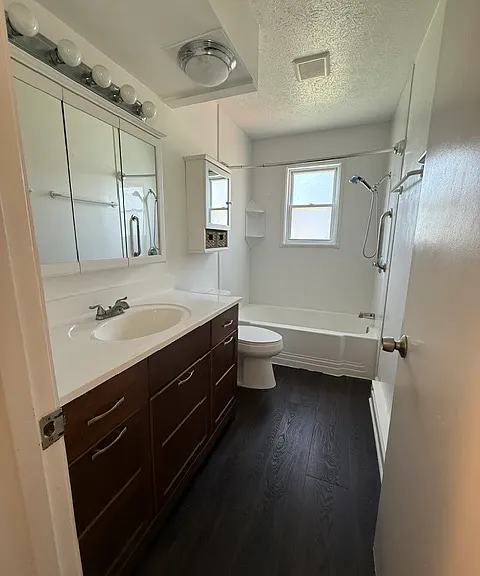 6513 Tiffany Ct NE — Photo 9