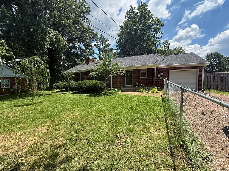1007 Fowler St — Photo 1