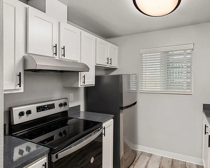2550 N Vassault St — Photo 16