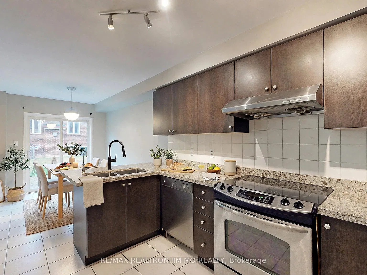 4 bed, $3,000 — Photo 3