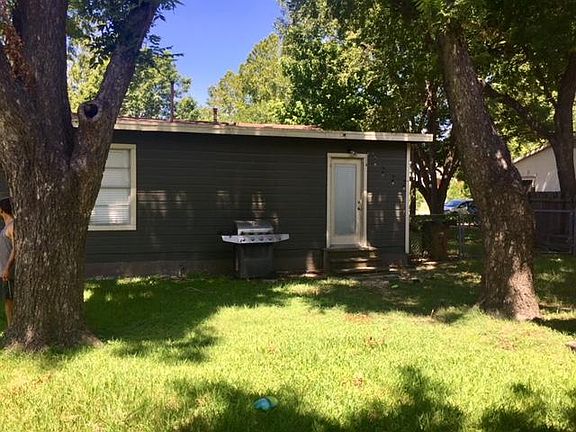 4th image of 7011 Saint Johns Cir