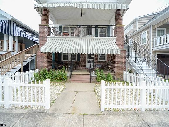 3rd image of 822 Stenton Pl