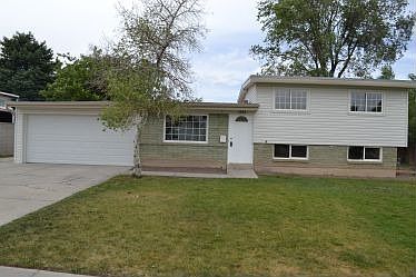 1st image of 1992 W Chateau Ave