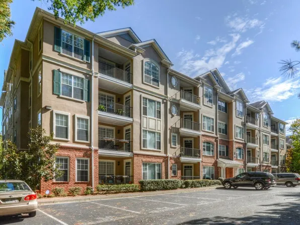 2402 Stratford Cmns, Decatur, GA 30033