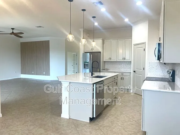 10485 Crooked Creek Dr — Photo 6