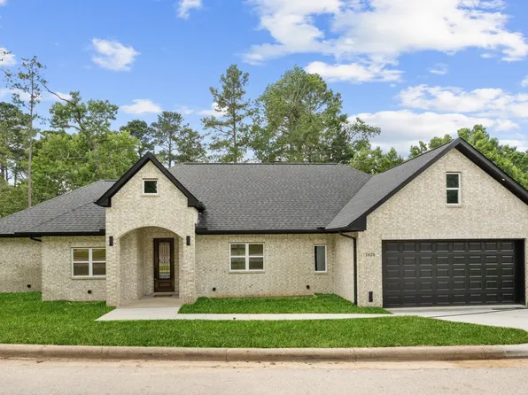 1920 Foxbriar Dr, Huntsville, TX 77340