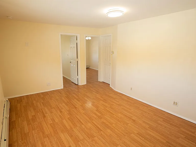 1037 Avenue C — Photo 15