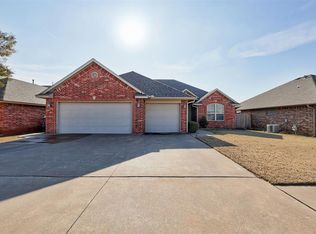 11720 SW 18th St, Yukon, OK 73099