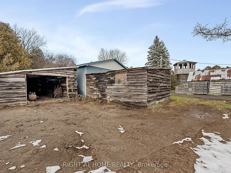 1864 Manotick Station Rd — Photo 29
