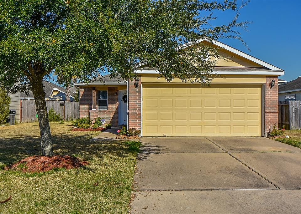 Welcome to 18014 Riata Crossing Drive!
