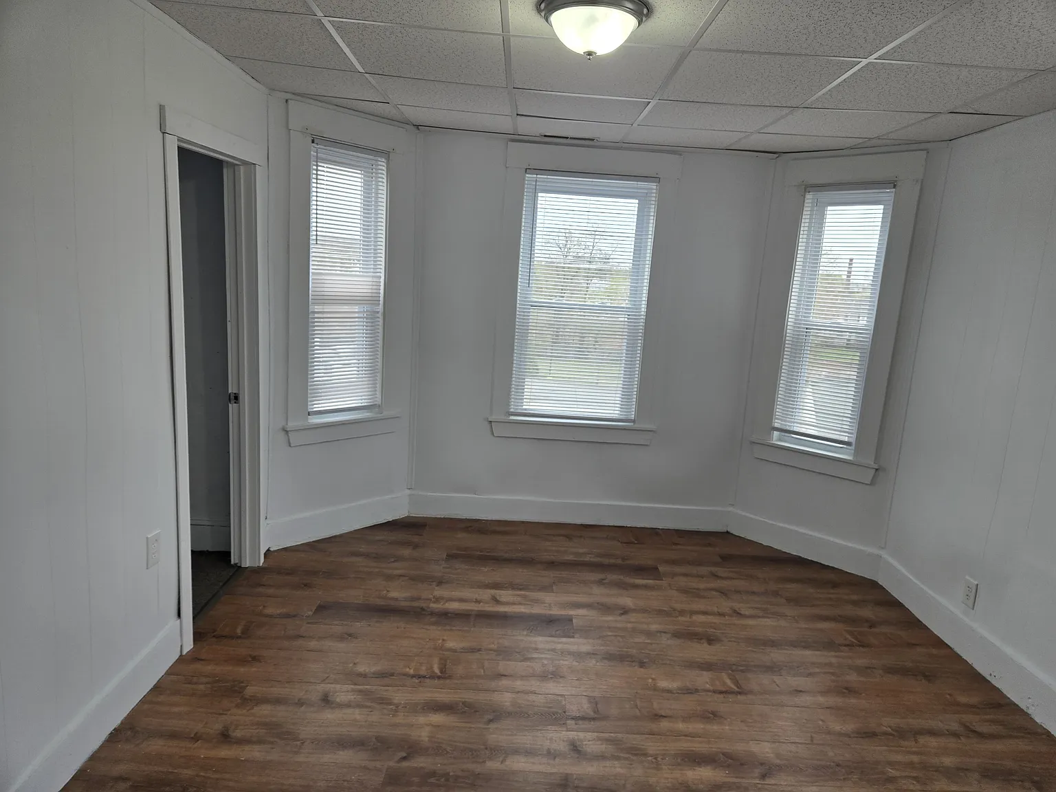 3 bed, 1250 sqft, $2,100 — Photo 2