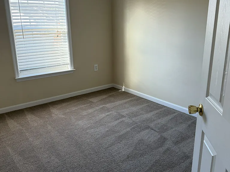 22 Litchfield Ln W — Photo 11