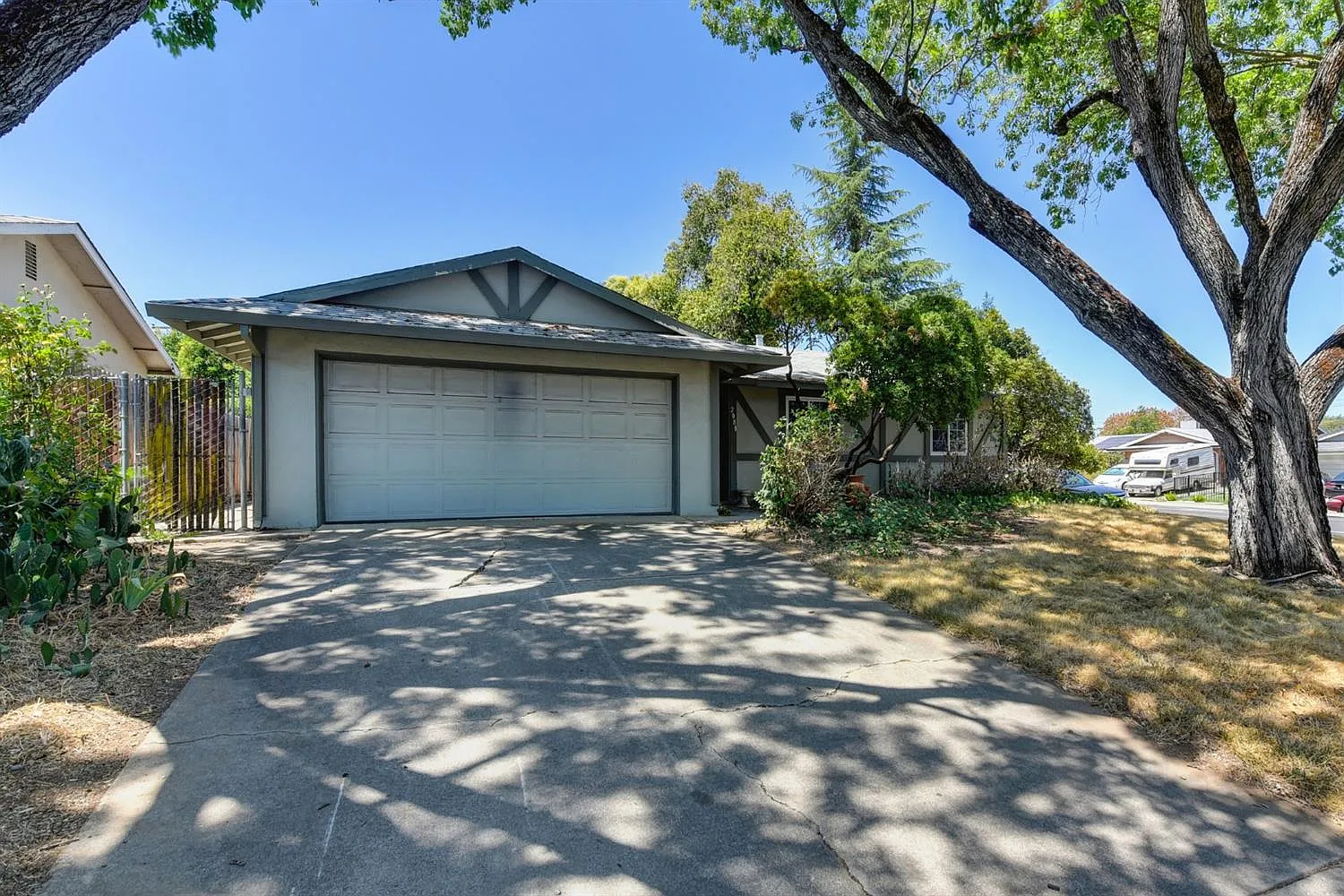 2088 El Manto Dr photo 1