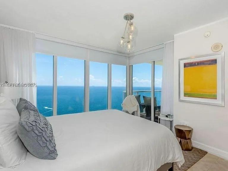 16699 Collins Ave #3902 — Photo 11