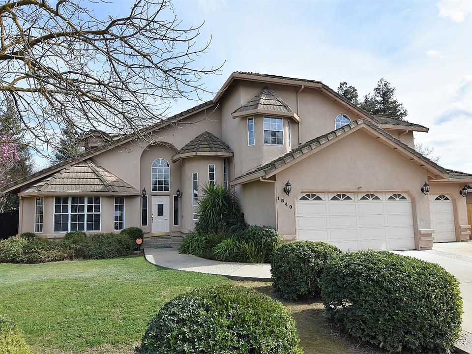2nd image of 1840 Paddock Ln
