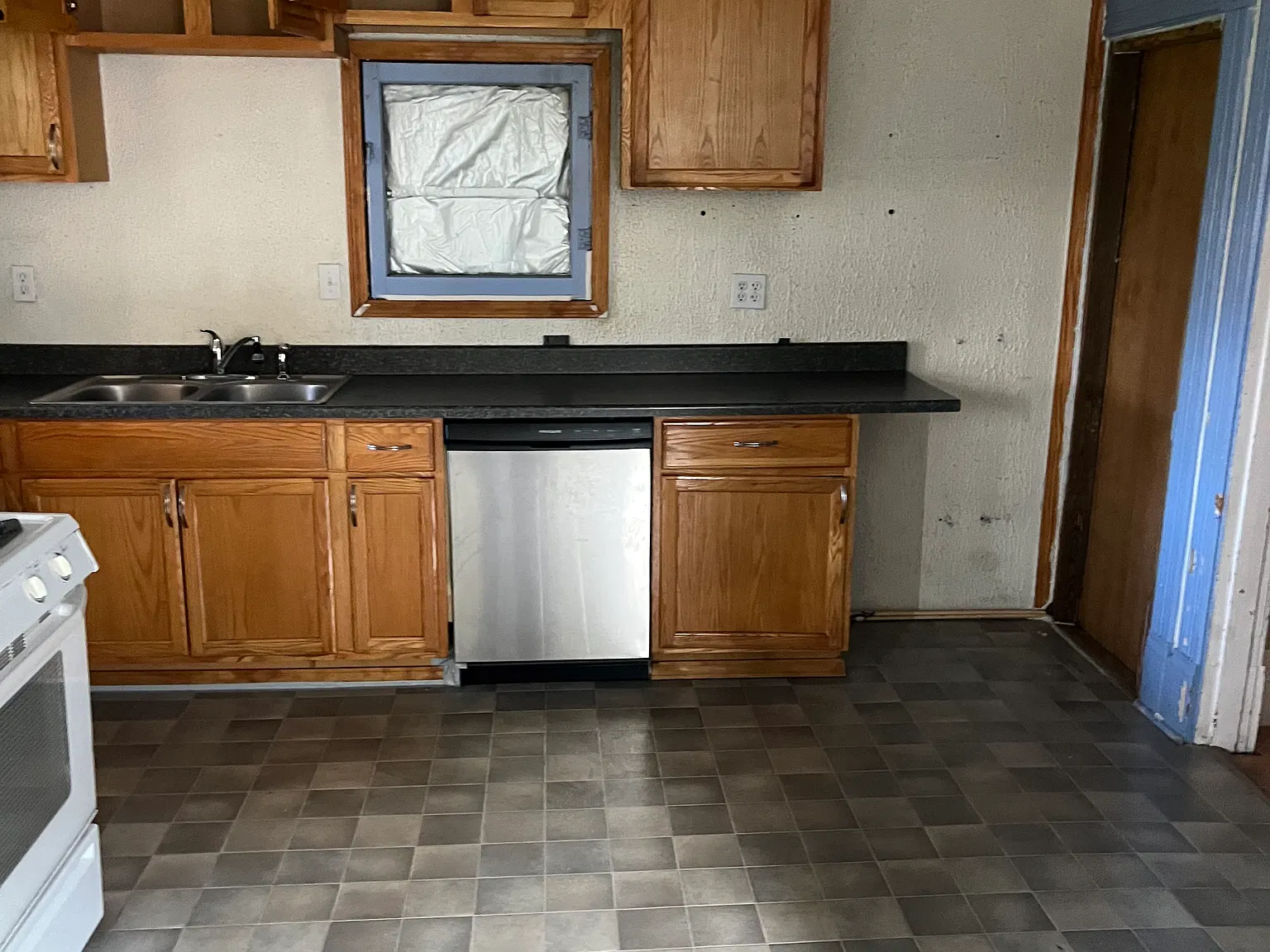 3 bed, 1828 sqft, $1,100 — Photo 2