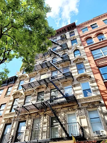 21 1st Ave #24 — Photo 3