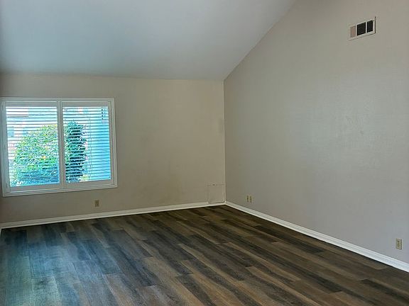 5th image of 157 N Linden Dr