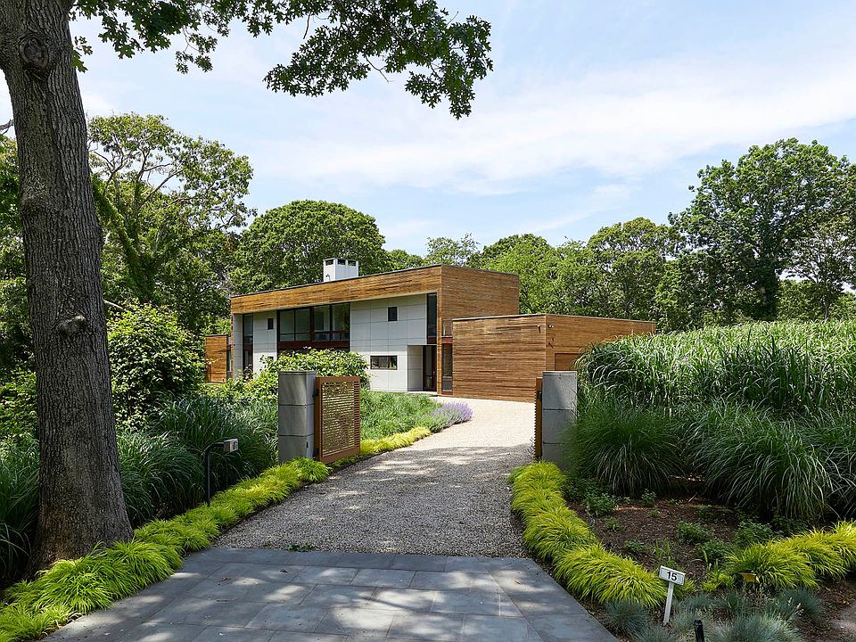 1st image of 15 Seaponack Dr