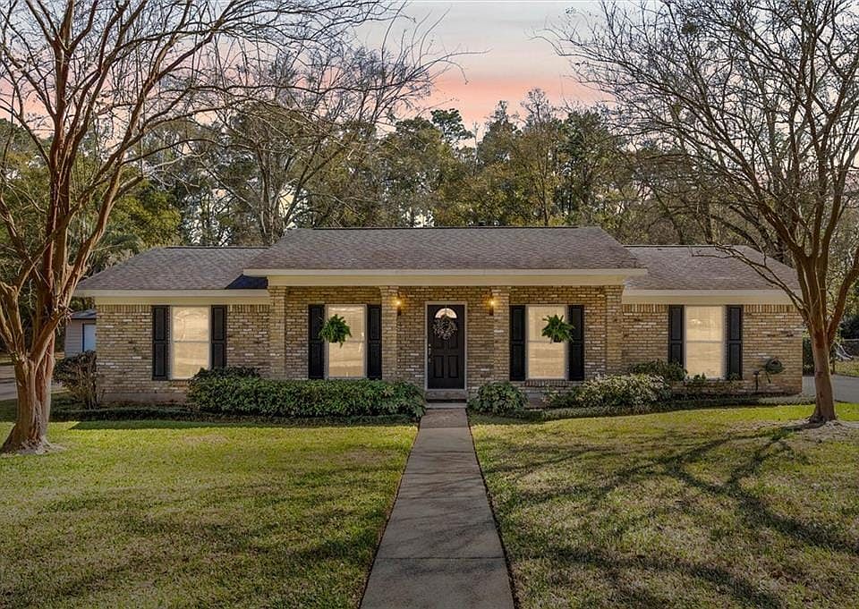 Single story brick home with 3 bedrooms and 2 full bathrooms.